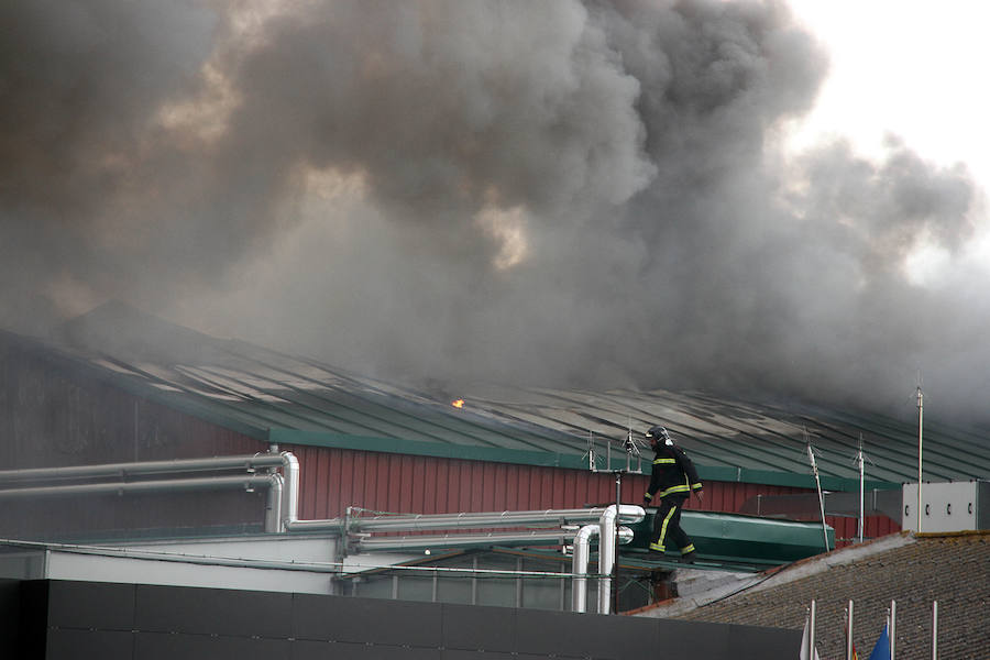 Incendio en la fábrica de Embutidos Rodríguez de La Bañeza