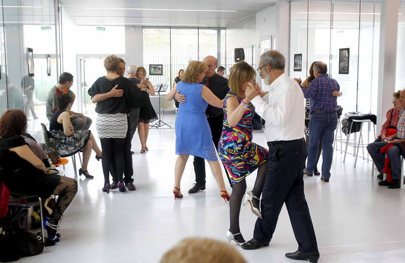 Bailes de salón con la Asociación Cultural 'El Abrazo Palencia Tango'