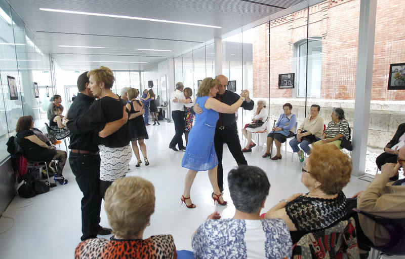 Bailes de salón con la Asociación Cultural 'El Abrazo Palencia Tango'