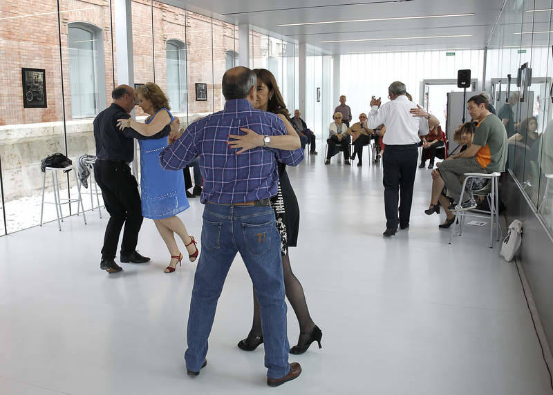 Bailes de salón con la Asociación Cultural 'El Abrazo Palencia Tango'