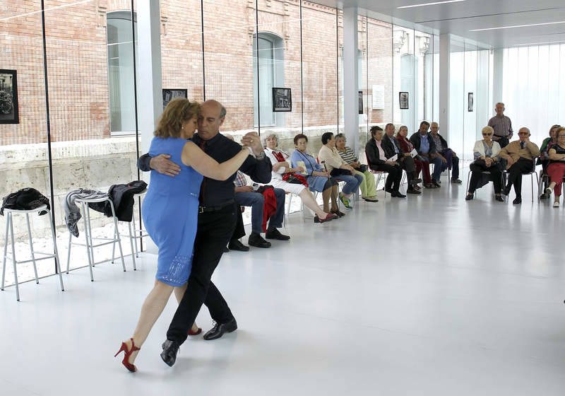 Bailes de salón con la Asociación Cultural 'El Abrazo Palencia Tango'