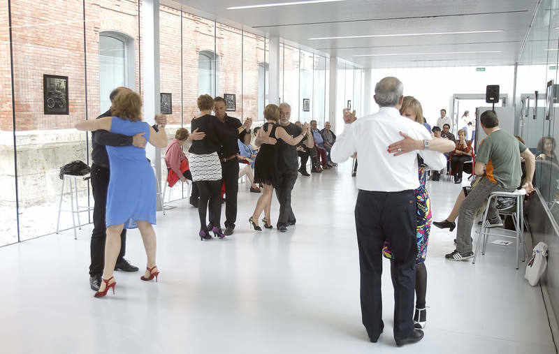 Bailes de salón con la Asociación Cultural 'El Abrazo Palencia Tango'