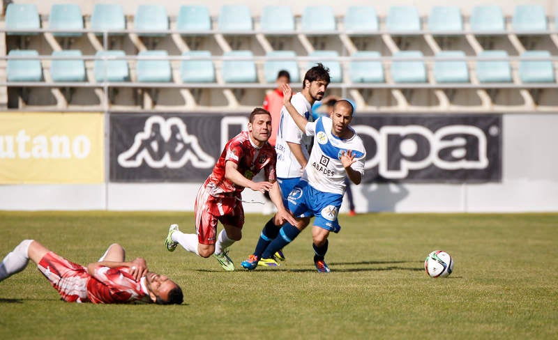 El Deportivo Palencia cae frente al Loja en el primer partido de &#039;play off&#039; (Primera galería)