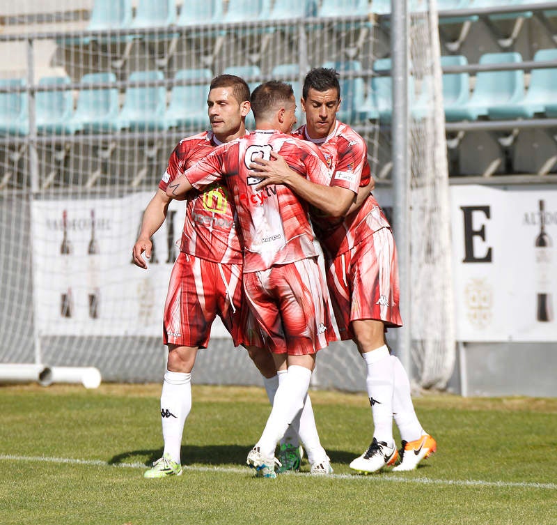 El Deportivo Palencia cae frente al Loja en el primer partido de &#039;play off&#039; (Primera galería)