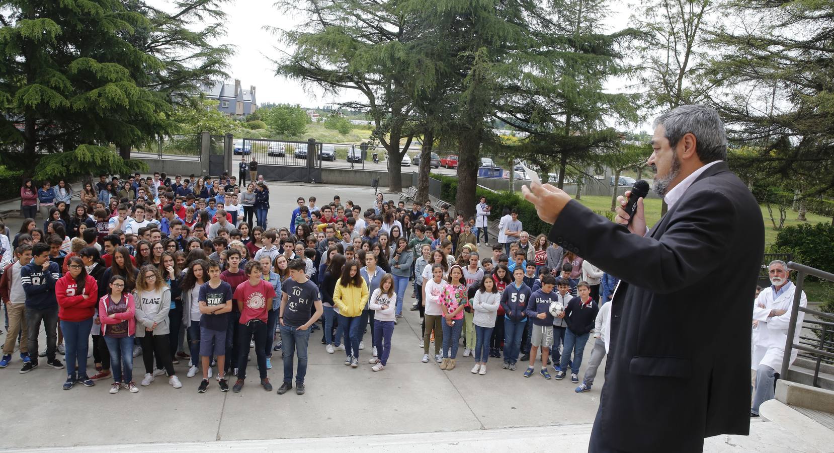 Carlos Aganzo inaugura la semana cultural del colegio del Pilar
