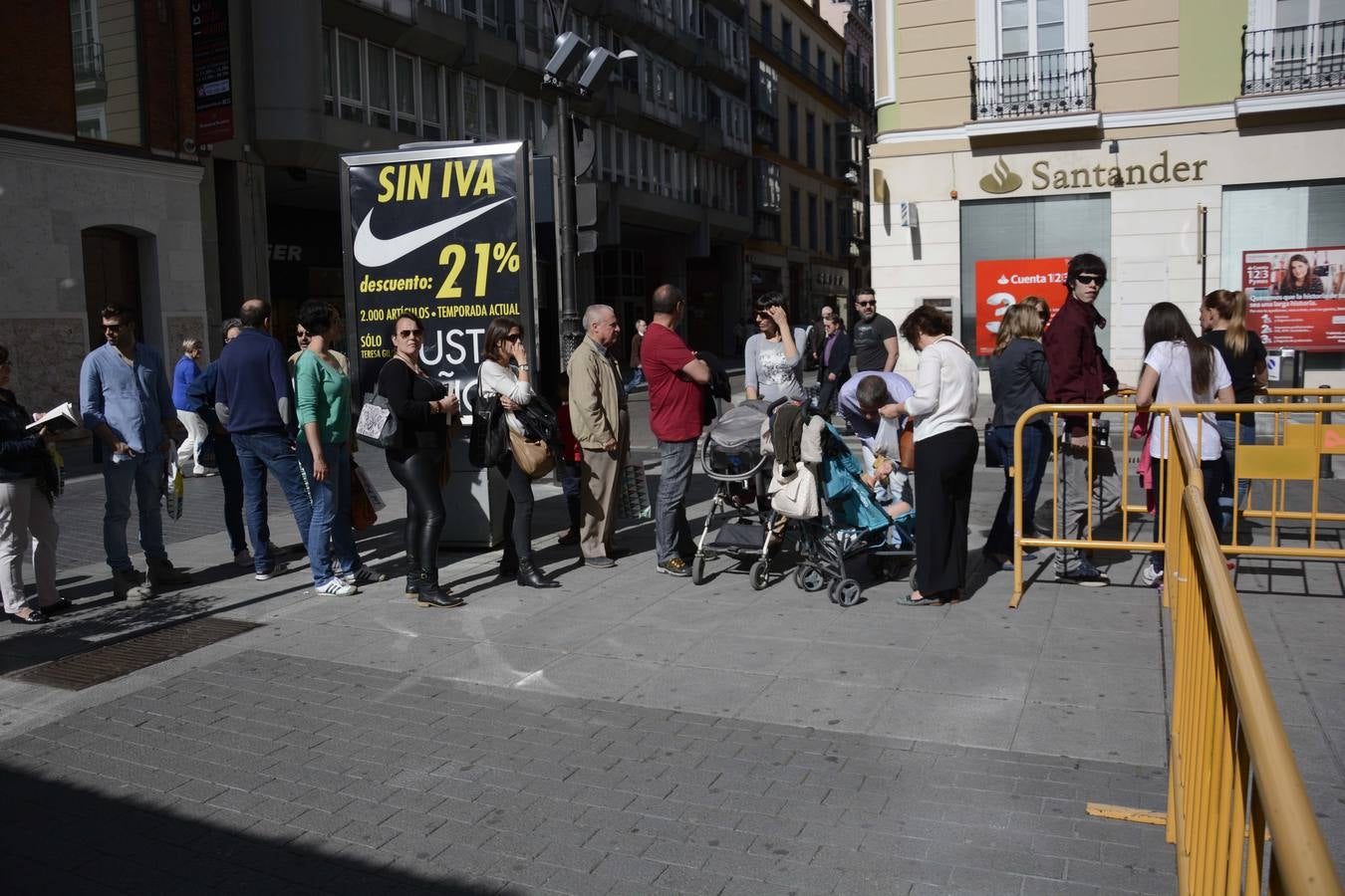 César Pérez Gellida firma libros en El Corte Inglés de Constitución