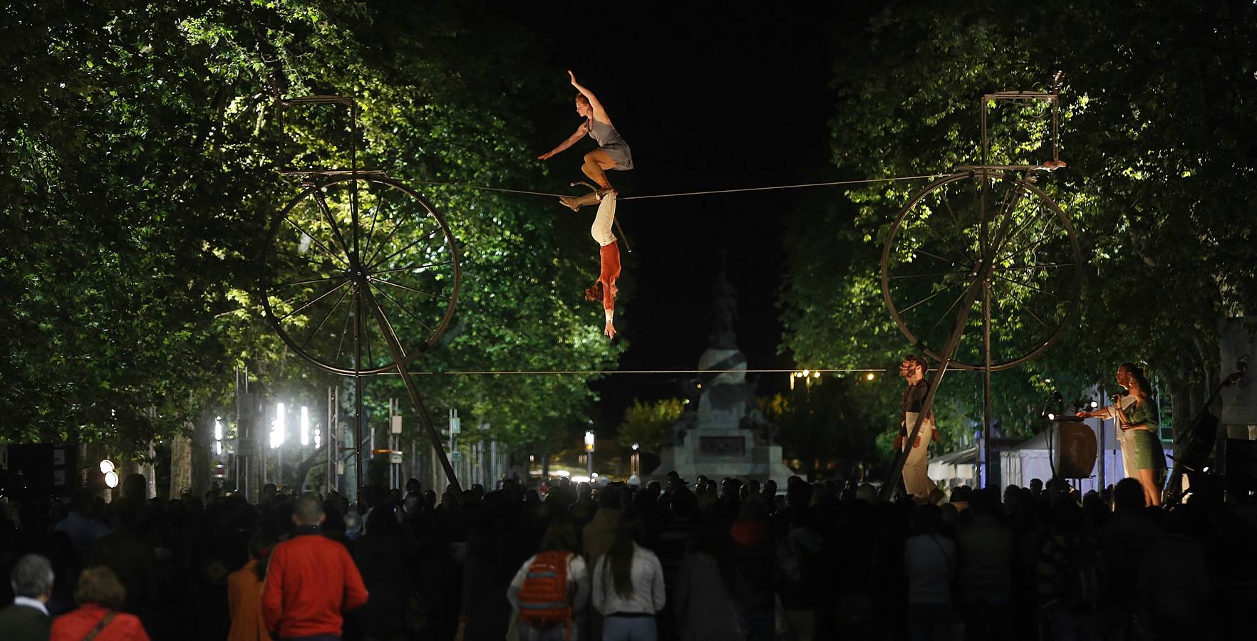 El espectáculo &#039;Sodade&#039;, de Cirque Rouage, inaugura la programación de calle del TAC