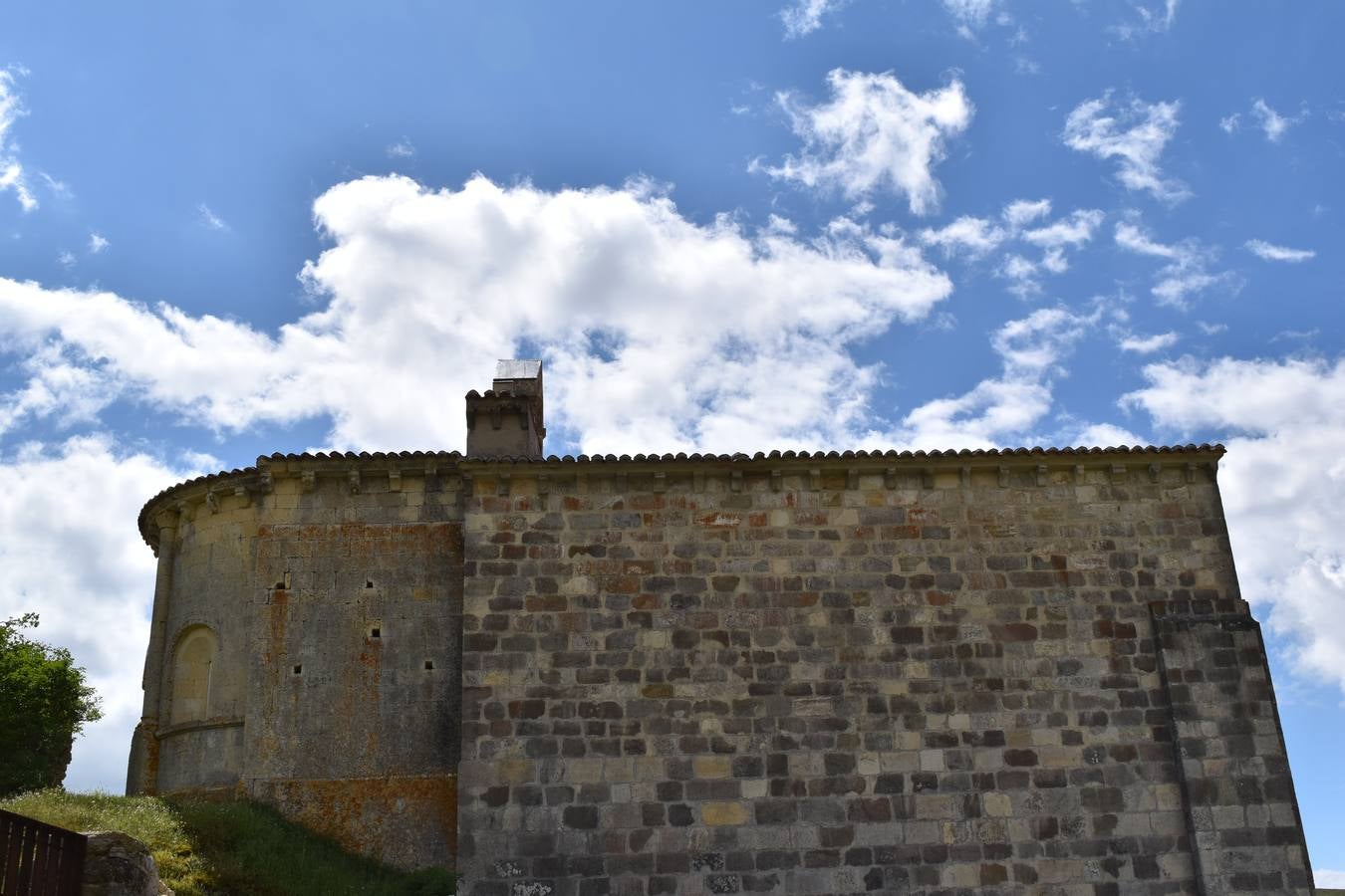 La ermita de Vallespinoso de Aguilar, una joya del románico palentino