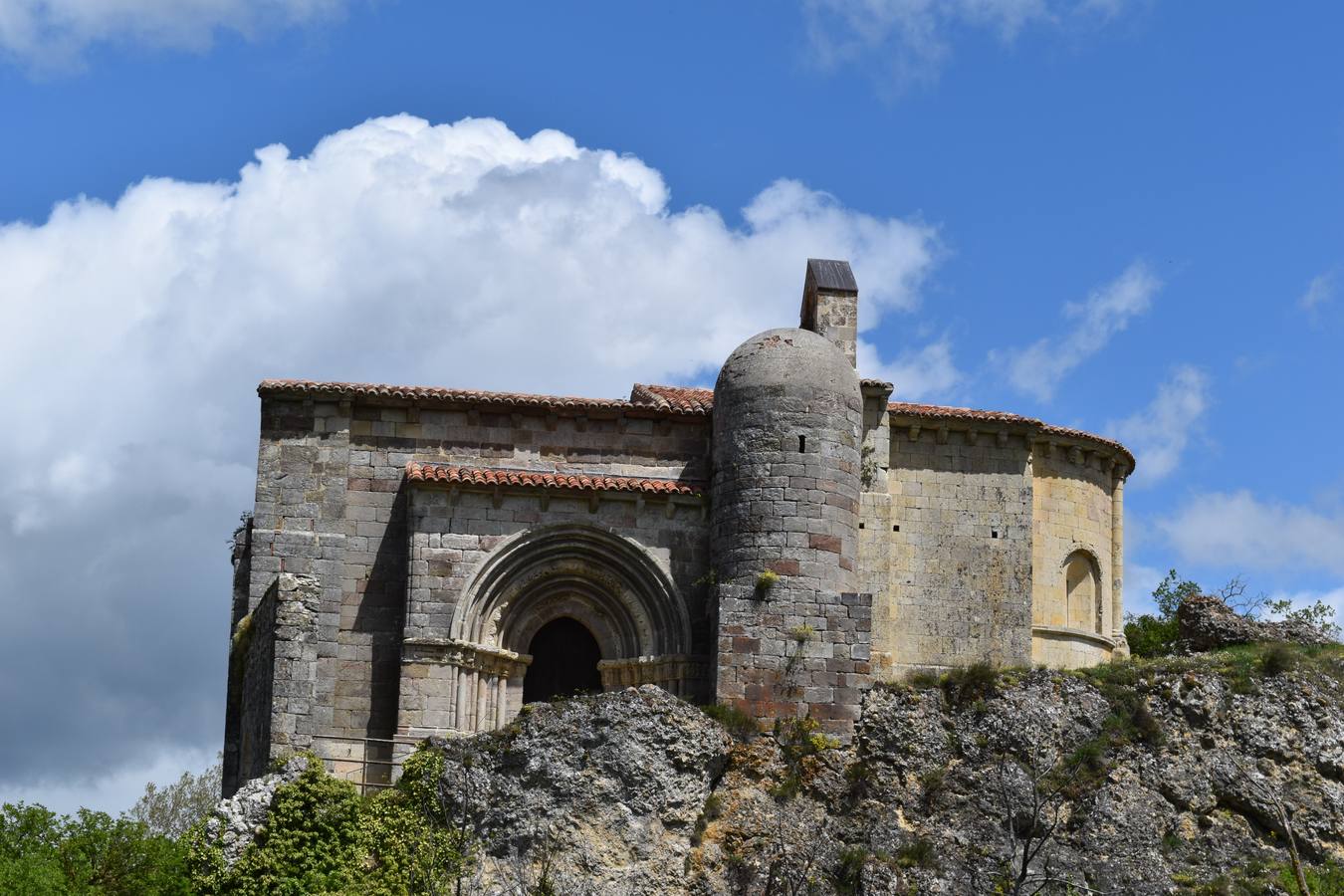 La ermita de Vallespinoso de Aguilar, una joya del románico palentino