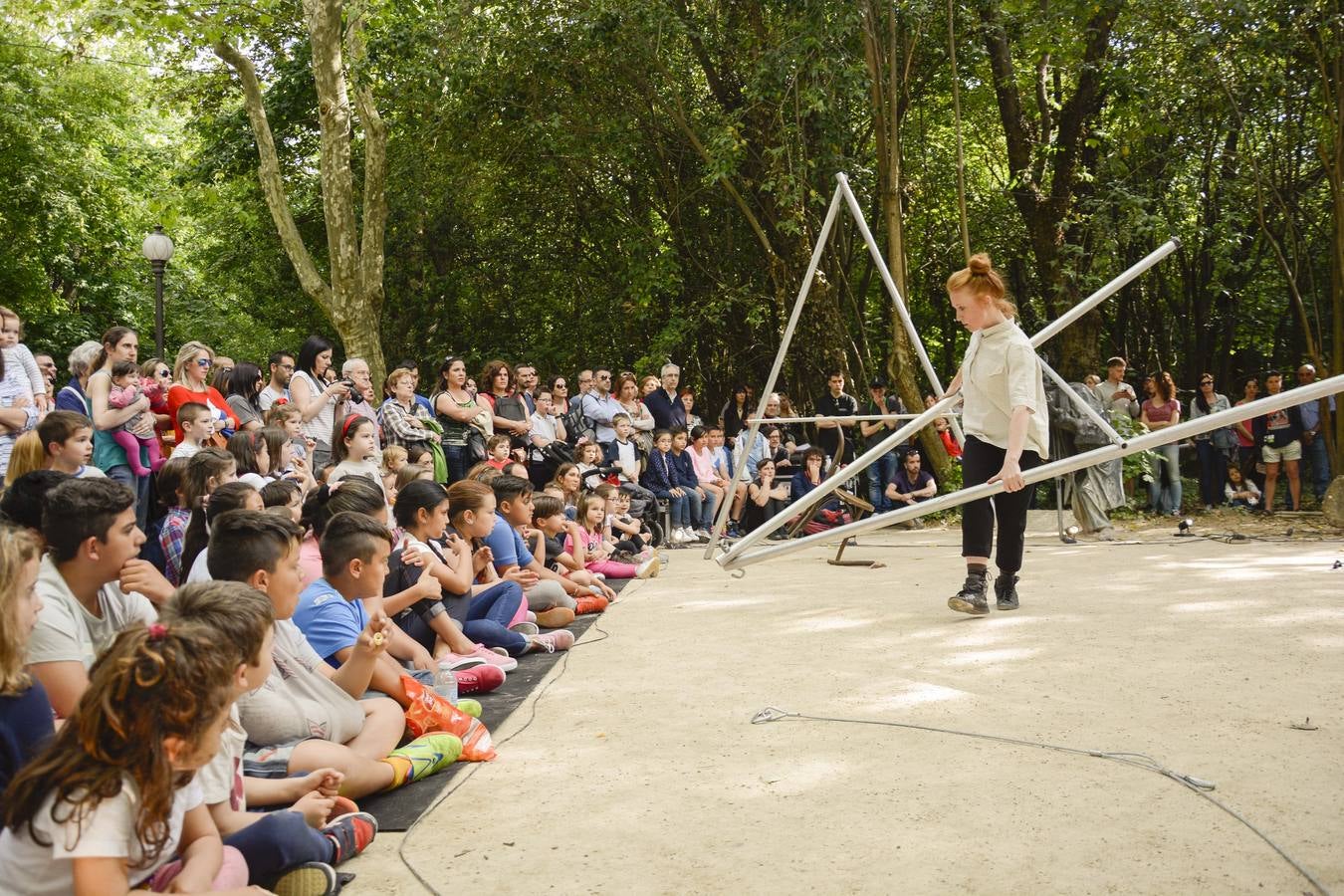 Actuación de Cirque Barbette en el Campo Grande.