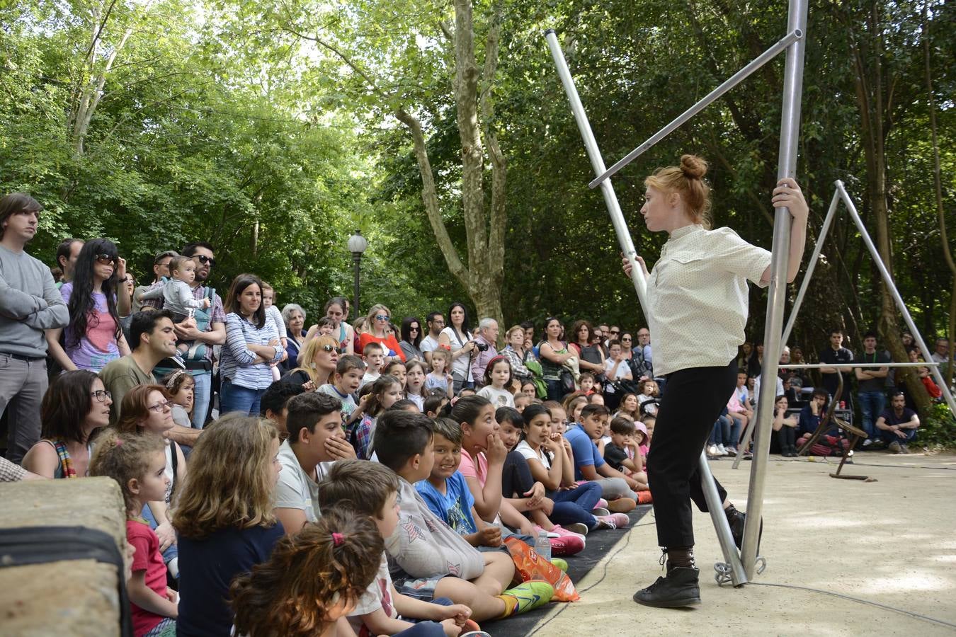 Actuación de Cirque Barbette en el Campo Grande.