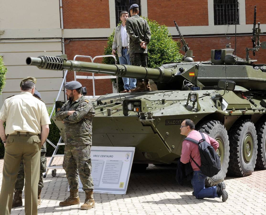 Una exhibición de equipos y vehículos cierra la Semana de las Fuerzas Armadas en Valladolid