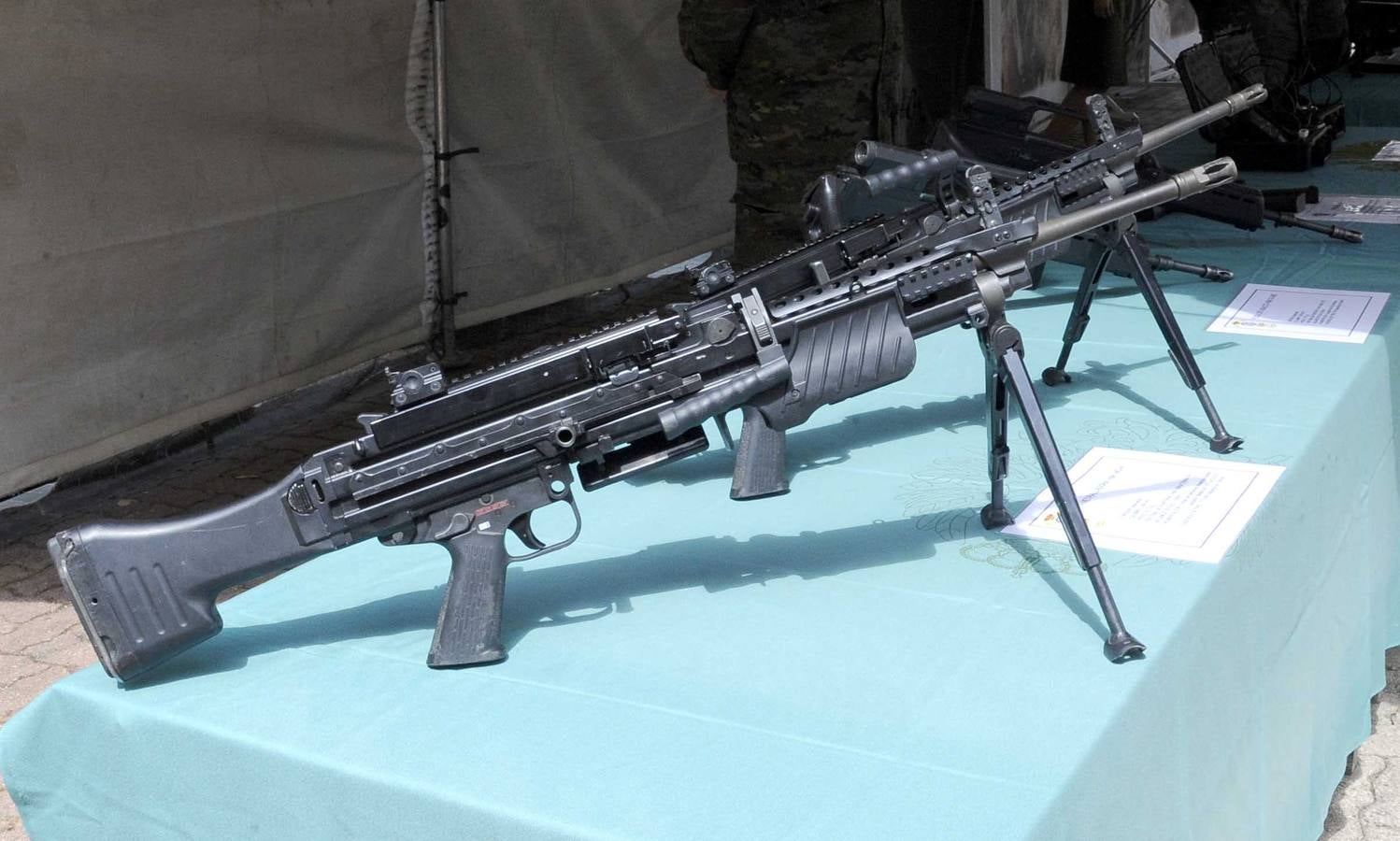 Una exhibición de equipos y vehículos cierra la Semana de las Fuerzas Armadas en Valladolid