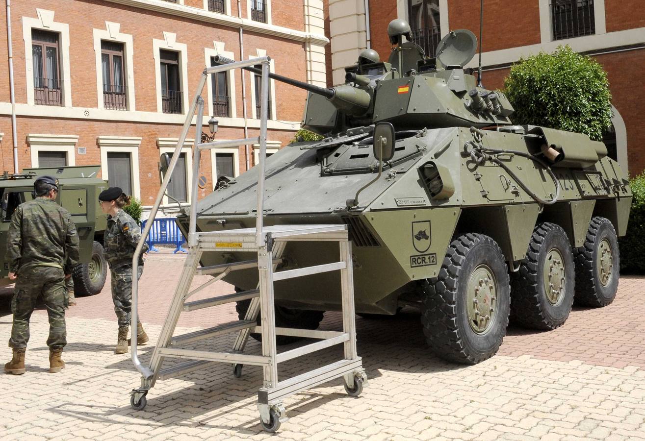 Una exhibición de equipos y vehículos cierra la Semana de las Fuerzas Armadas en Valladolid