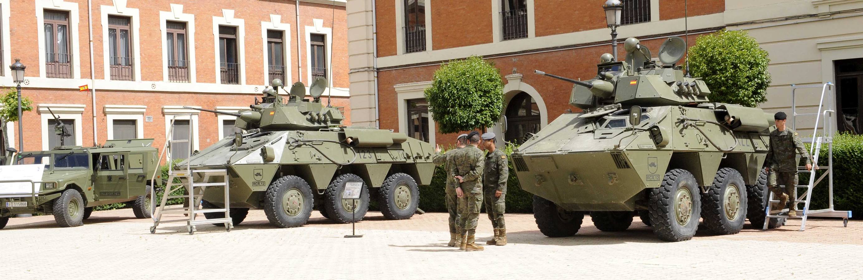 Una exhibición de equipos y vehículos cierra la Semana de las Fuerzas Armadas en Valladolid