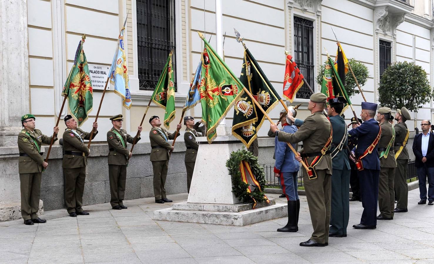 Una exhibición de equipos y vehículos cierra la Semana de las Fuerzas Armadas en Valladolid