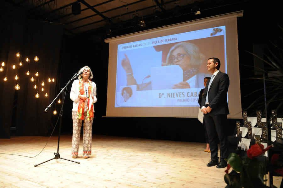 La ministra Tejerina galardona en los Premios Racimo de Serrada