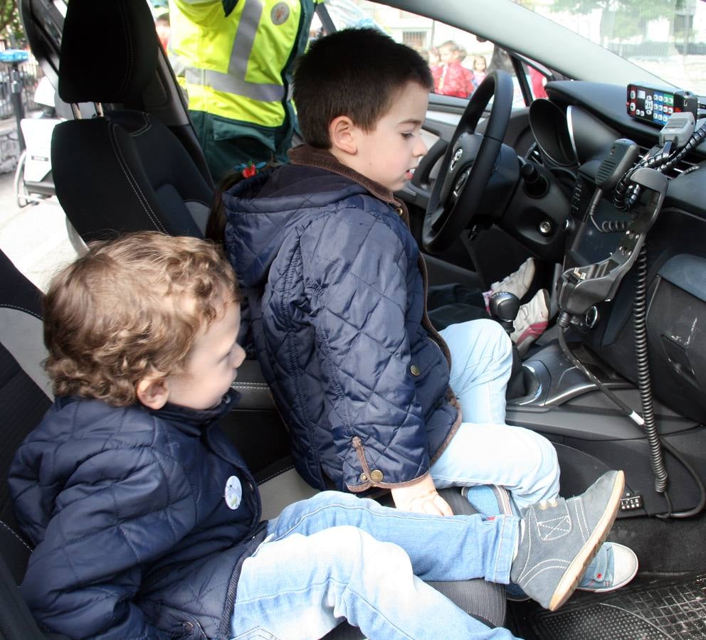 Exhibición de medios de la Guardia Civil en el colegio Santa Clara de Cuéllar