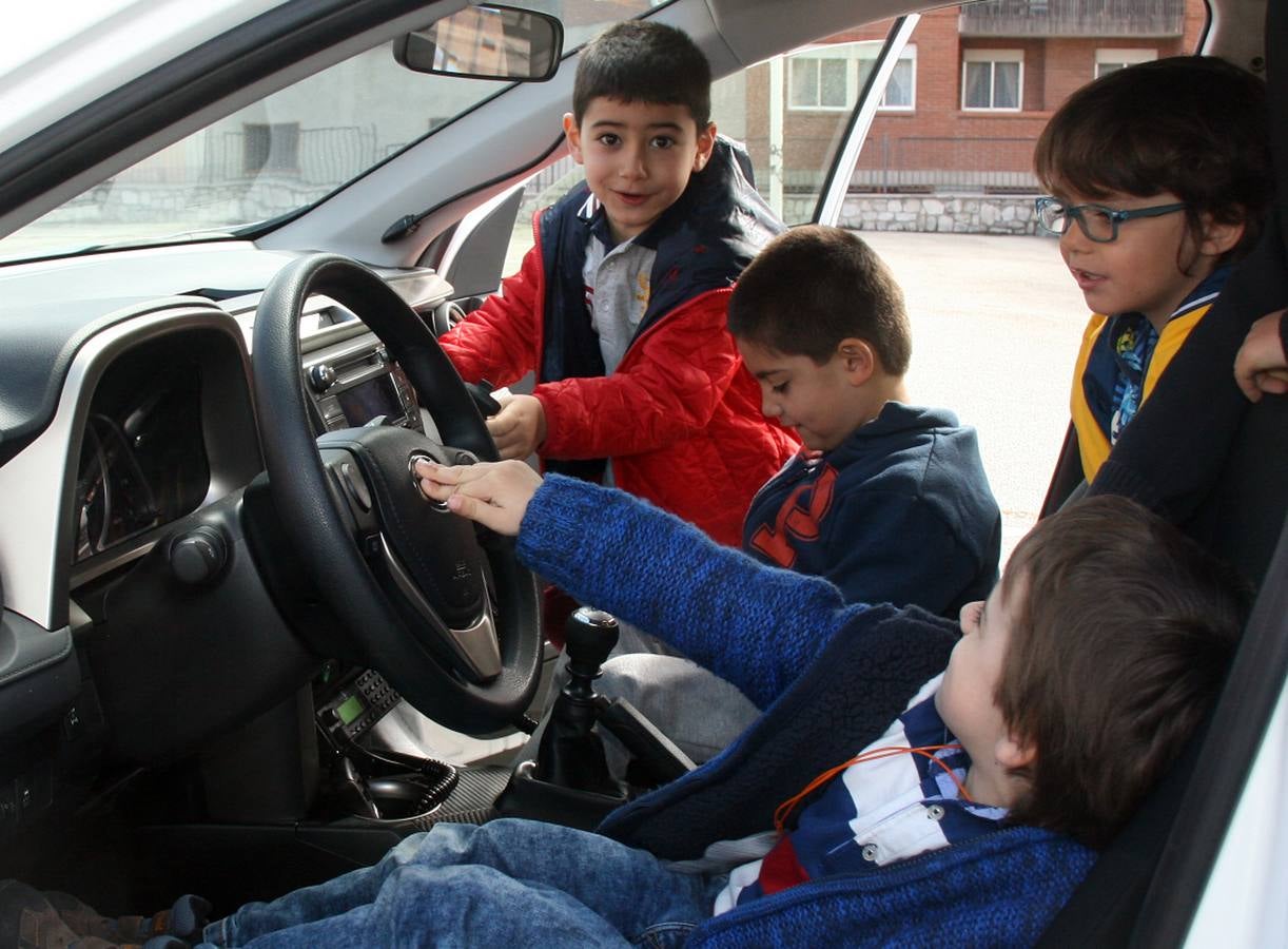Exhibición de medios de la Guardia Civil en el colegio Santa Clara de Cuéllar