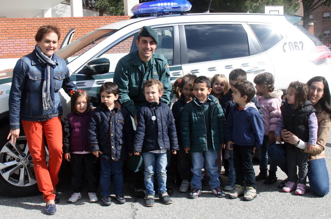 Exhibición de medios de la Guardia Civil en el colegio Santa Clara de Cuéllar