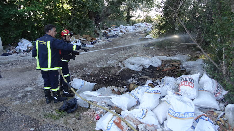 Incendio en un vertedero ilegal de Valladolid