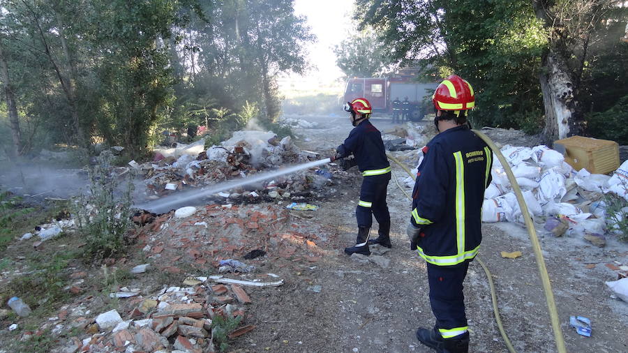 Incendio en un vertedero ilegal de Valladolid