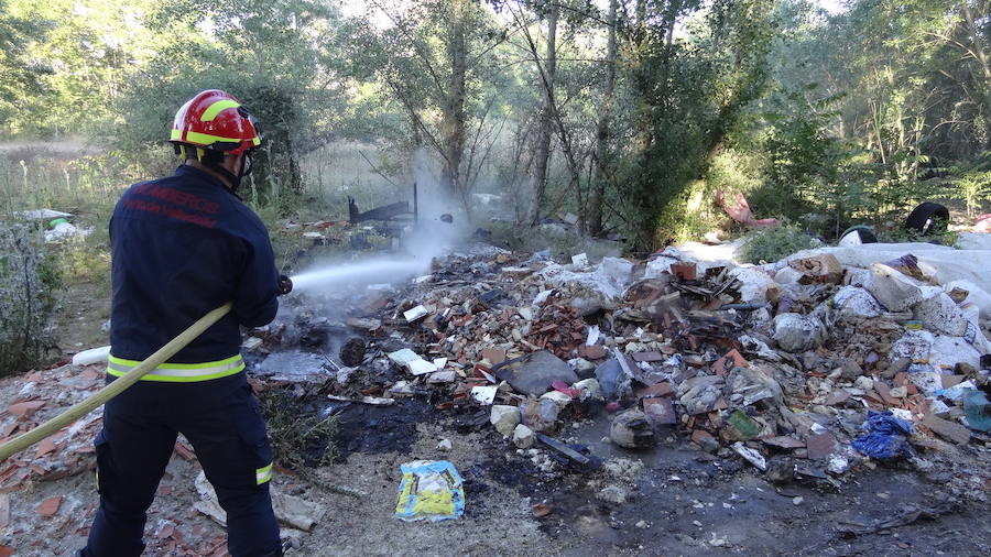 Incendio en un vertedero ilegal de Valladolid