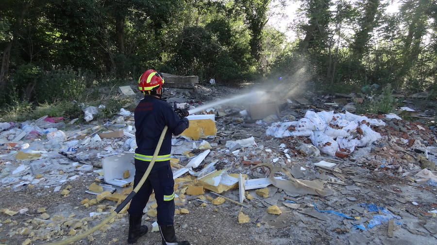 Incendio en un vertedero ilegal de Valladolid