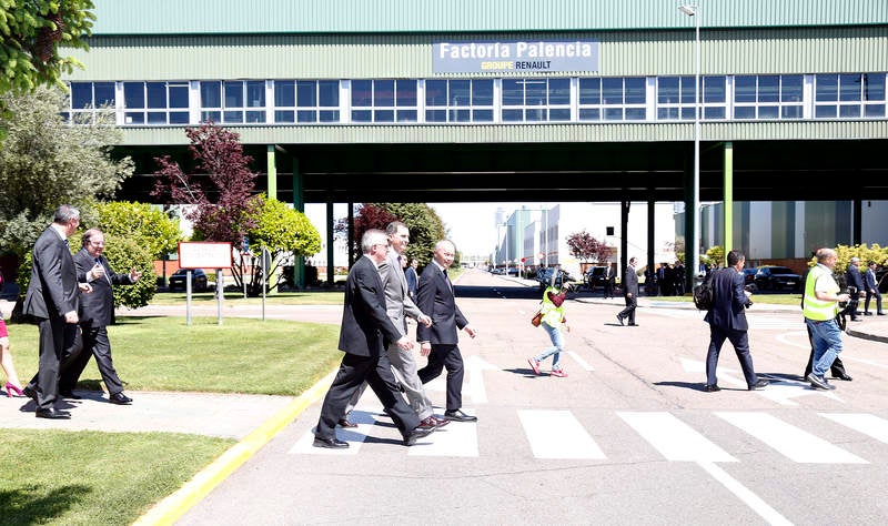 El rey Felipe VI visita la factoría de Renault en Villamuriel (Palencia)