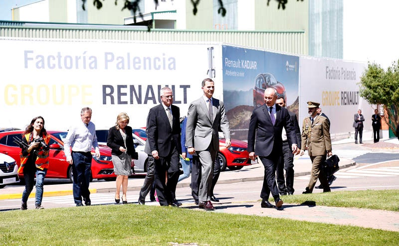 El rey Felipe VI visita la factoría de Renault en Villamuriel (Palencia)