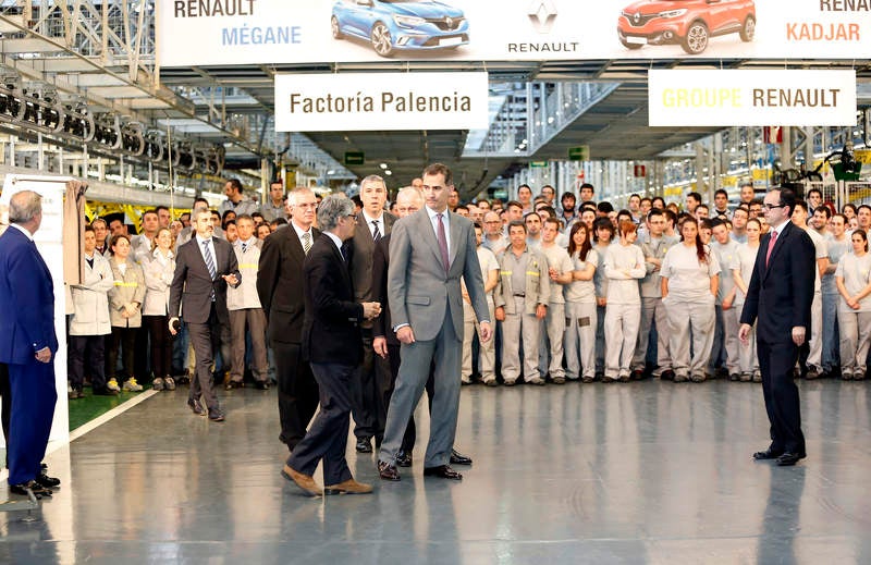 El rey Felipe VI visita la factoría de Renault en Villamuriel (Palencia)