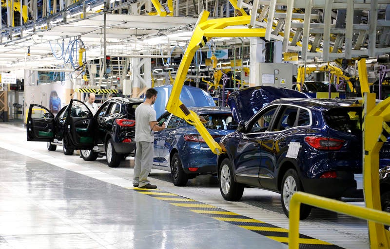 El rey Felipe VI visita la factoría de Renault en Villamuriel (Palencia)