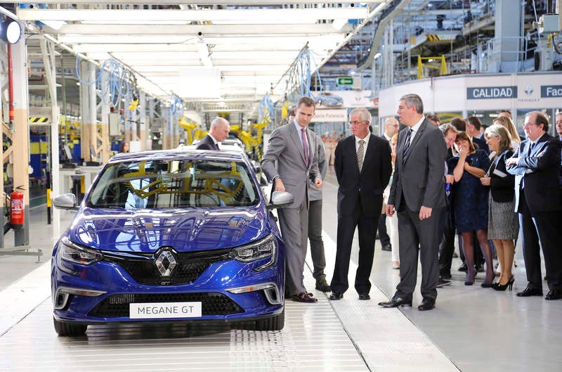 El rey Felipe VI visita la factoría de Renault en Villamuriel (Palencia)