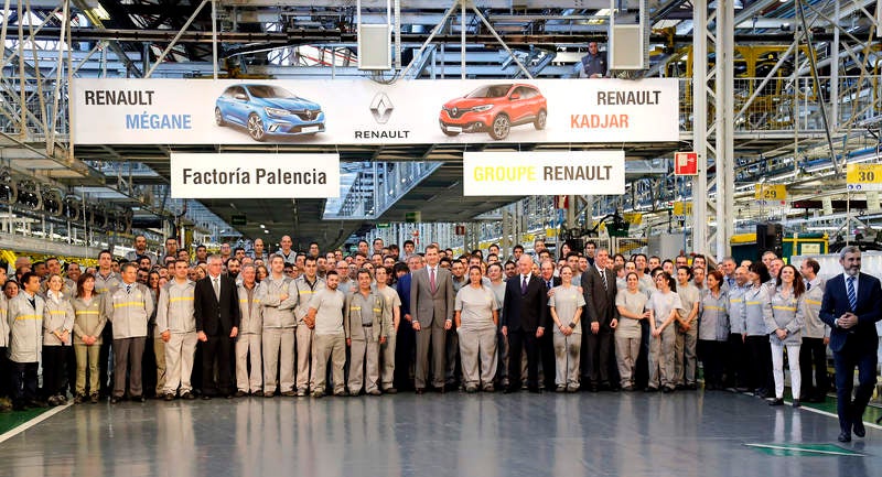 El rey Felipe VI visita la factoría de Renault en Villamuriel (Palencia)