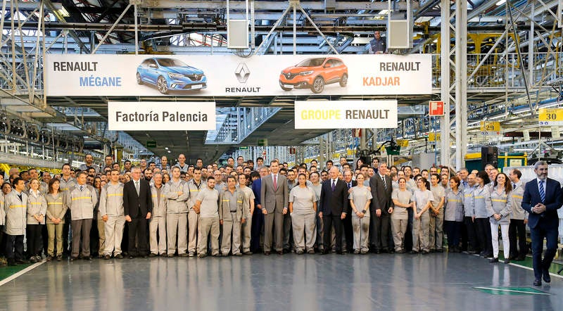 El rey Felipe VI visita la factoría de Renault en Villamuriel (Palencia)