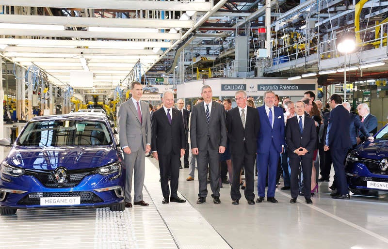 El rey Felipe VI visita la factoría de Renault en Villamuriel (Palencia)