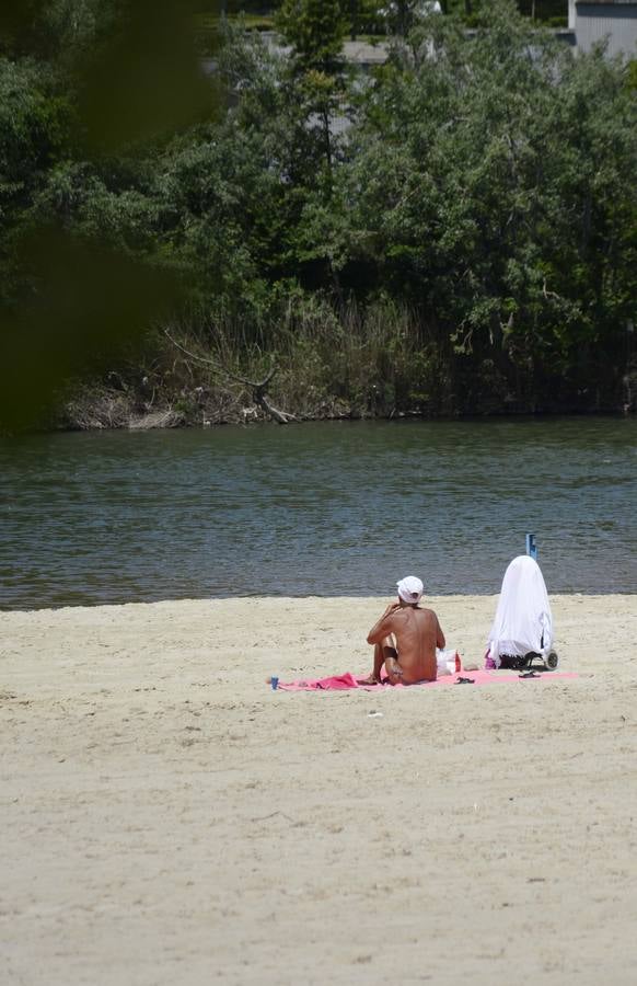 Jornada veraniega en la playa del Pisuerga