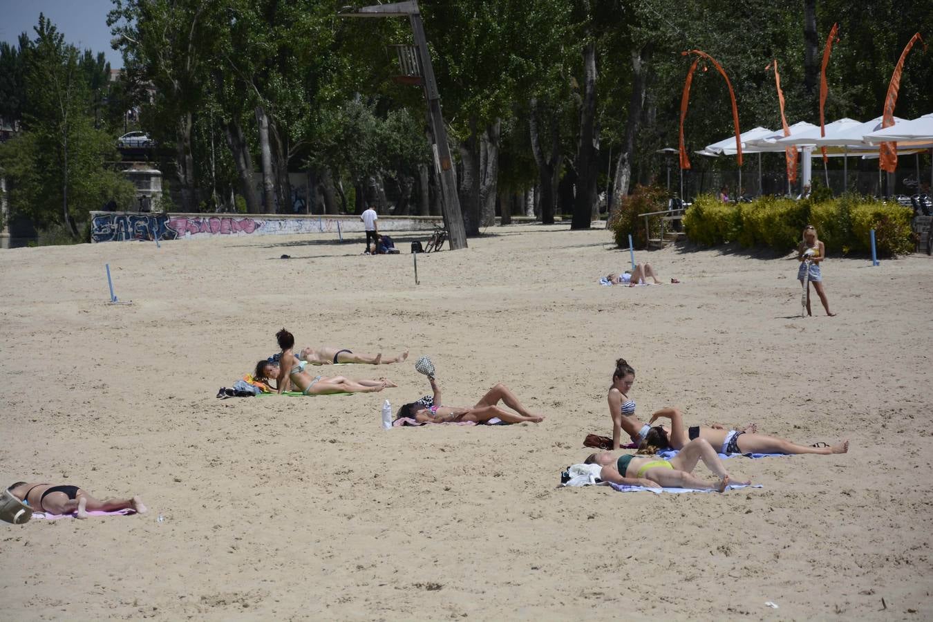 Jornada veraniega en la playa del Pisuerga