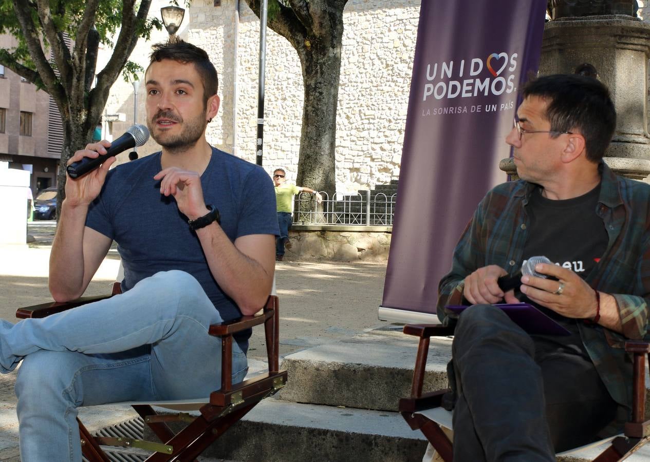 Juan Carlos Monedero participa en un acto de precampaña en Segovia