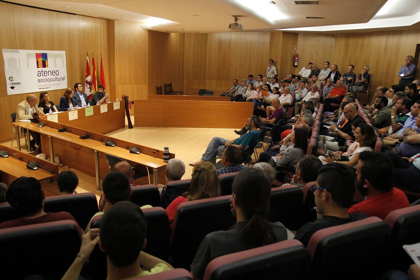 Los candidatos al Congreso por Valladolid participan en un debate en Laguna de Duero
