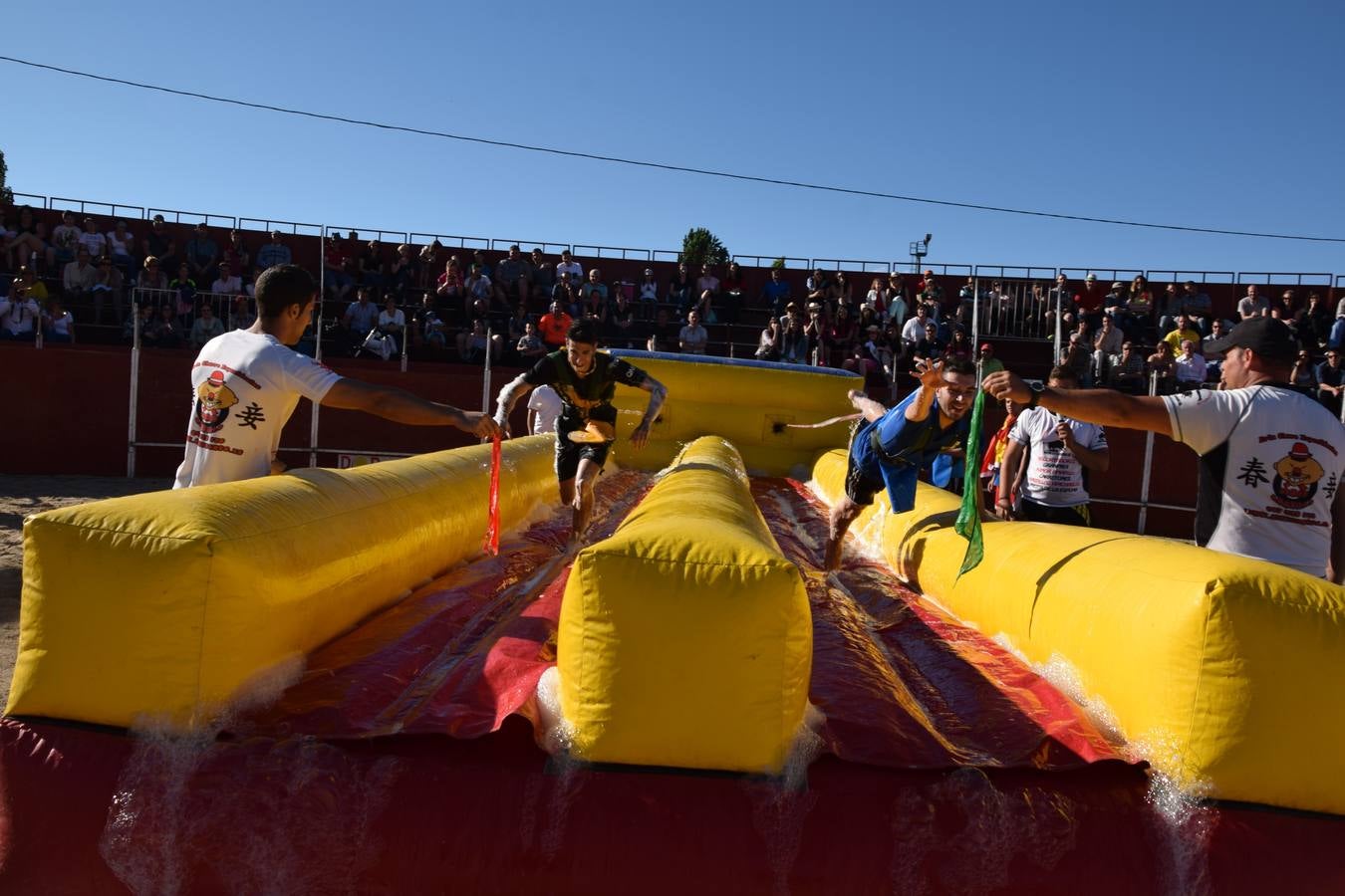 Humor y diversión en el día grande de las fiestas de Guardo (Palencia)