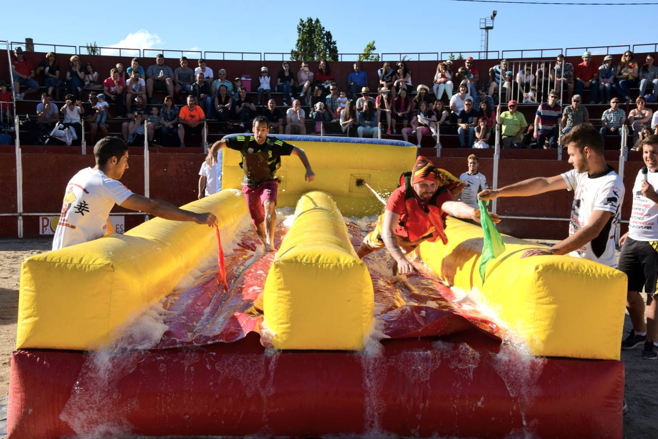 Humor y diversión en el día grande de las fiestas de Guardo (Palencia)