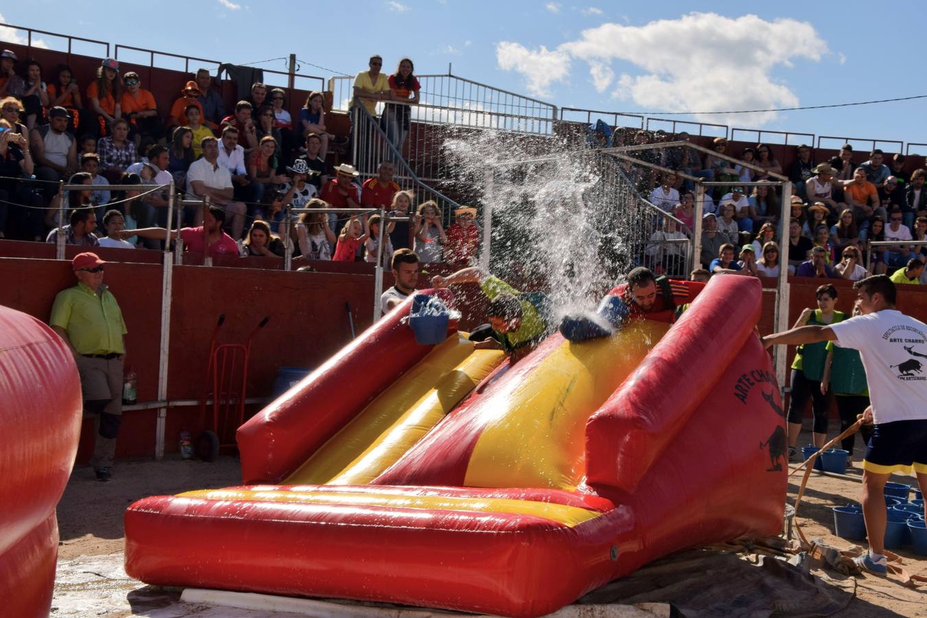 Humor y diversión en el día grande de las fiestas de Guardo (Palencia)