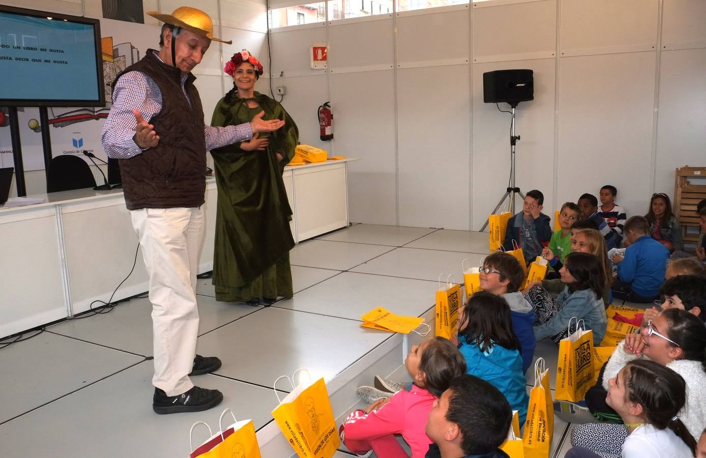 Ramón García presenta &#039;El Quijote en veintitantas letras&#039; en la Feria del Libro