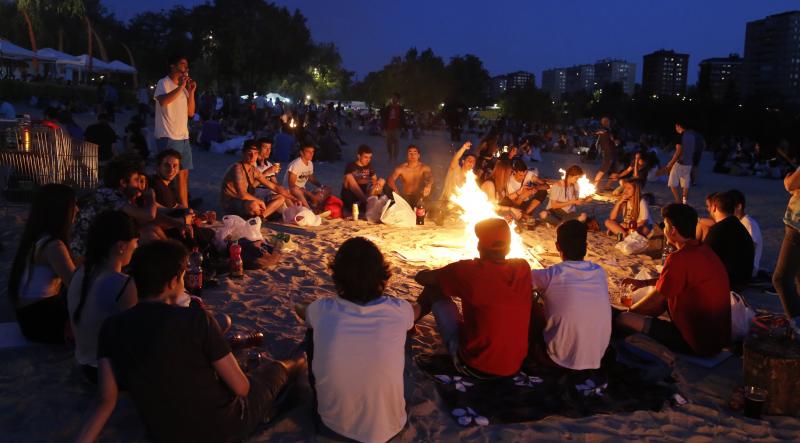 Noche de San Juan en la playa de Las Moreras de Valladolid