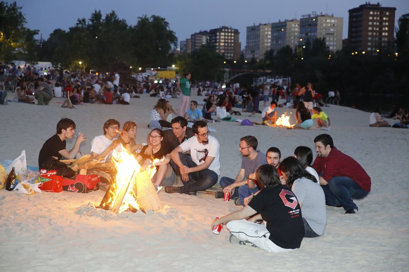 Noche de San Juan en la playa de Las Moreras de Valladolid (1/3)