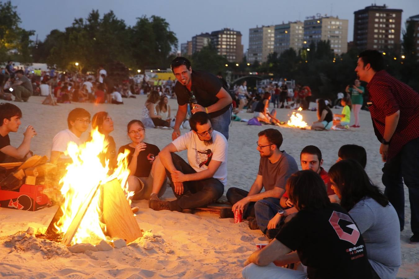 Noche de San Juan en la playa de Las Moreras de Valladolid (1/3)