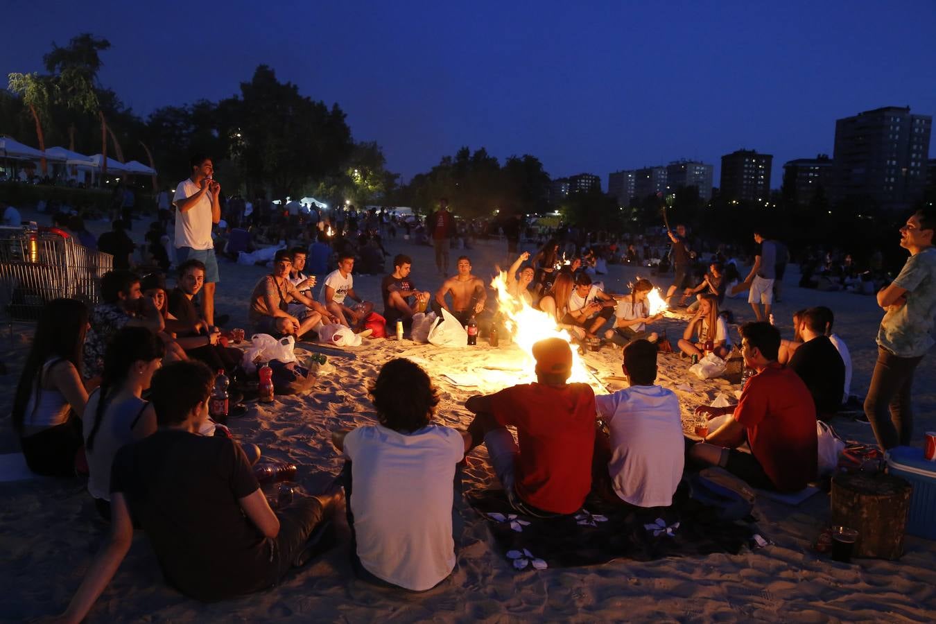 Noche de San Juan en la playa de Las Moreras de Valladolid (1/3)