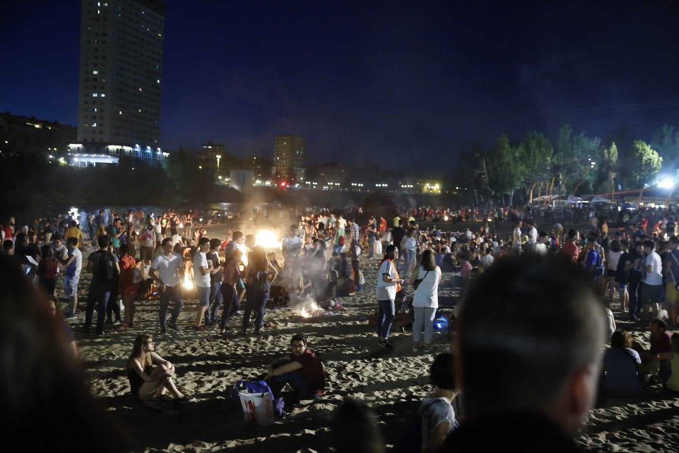 Noche de San Juan en la playa de Las Moreras de Valladolid (2/3)