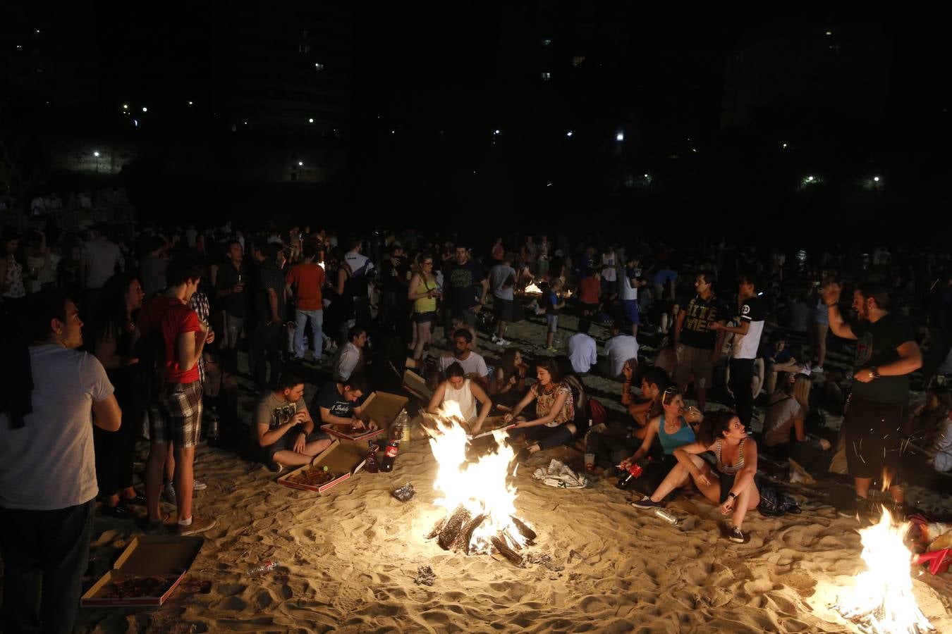 Noche de San Juan en la playa de Las Moreras de Valladolid (2/3)